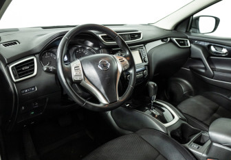 Подержанный автомобиль Nissan Qashqai 2016 года (11 фото)