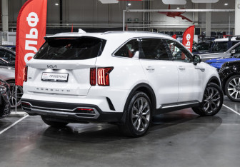 Подержанный автомобиль Kia Sorento 2022 года (7 фото)