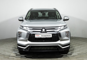 Подержанный автомобиль Mitsubishi Pajero Sport 2021 года (2 фото)