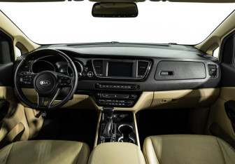 Подержанный автомобиль Kia Carnival 2019 года (13 фото)