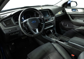 Подержанный автомобиль Hyundai Sonata 2017 года (11 фото)