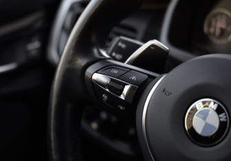 Подержанный автомобиль BMW X5 2017 года (16 фото)