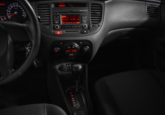 Подержанный автомобиль Kia Rio Sedan 2010 года (18 фото)