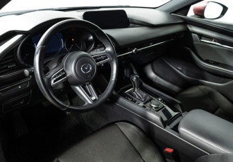 Подержанный автомобиль Mazda 3 Hatchback 2019 года (11 фото)