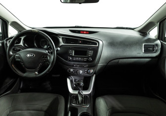 Подержанный автомобиль Kia Ceed Wagon 2018 года (13 фото)
