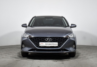 Подержанный автомобиль Hyundai Solaris Sedan 2021 года (2 фото)