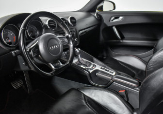 Подержанный автомобиль Audi TTS Roadster 2008 года (16 фото)