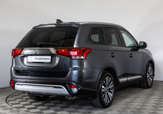 Подержанный автомобиль Mitsubishi Outlander 2021 года (5 фото)