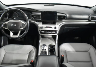 Подержанный автомобиль Ford Explorer 2021 года (16 фото)
