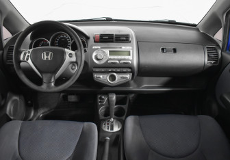 Подержанный автомобиль Honda Jazz 2008 года (13 фото)
