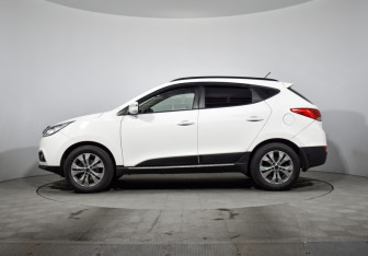 Подержанный автомобиль Hyundai ix35 2012 года (8 фото)