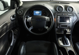 Подержанный автомобиль Ford Mondeo Sedan 2008 года (11 фото)