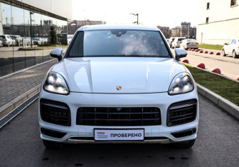 Подержанный автомобиль Porsche Cayenne 2018 года (2 фото)