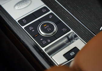 Подержанный автомобиль Land Rover Range Rover 2019 года (24 фото)