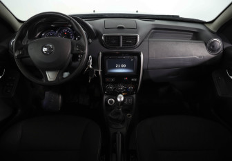 Подержанный автомобиль Nissan Terrano 2019 года (11 фото)