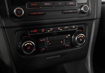 Подержанный автомобиль Volkswagen Golf Hatchback 2009 года (15 фото)