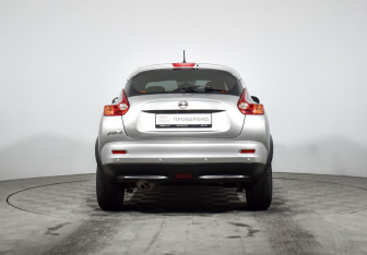 Подержанный автомобиль Nissan Juke 2012 года (6 фото)