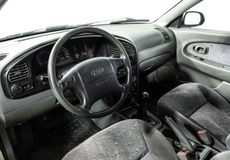Подержанный автомобиль Kia Spectra Sedan 2007 года (11 фото)