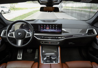Подержанный автомобиль BMW X6 2023 года (15 фото)