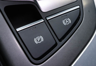 Подержанный автомобиль Audi Q7 2015 года (37 фото)