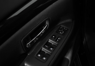 Подержанный автомобиль Mitsubishi Outlander 2018 года (10 фото)