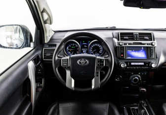 Подержанный автомобиль Toyota Land Cruiser Prado 2014 года (12 фото)