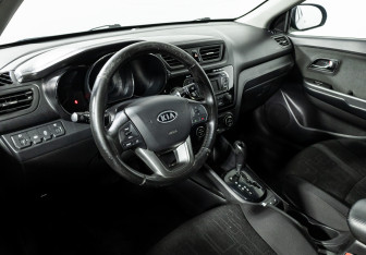 Подержанный автомобиль Kia Rio Sedan 2012 года (11 фото)