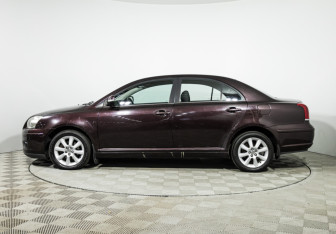 Подержанный автомобиль Toyota Avensis Sedan 2008 года (8 фото)