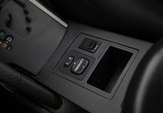 Подержанный автомобиль Toyota RAV4 2010 года (18 фото)