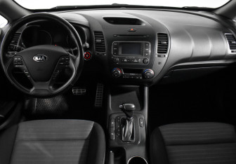 Подержанный автомобиль Kia Cerato Sedan 2014 года (15 фото)