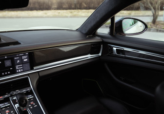 Подержанный автомобиль Porsche Panamera Wagon 2019 года (24 фото)