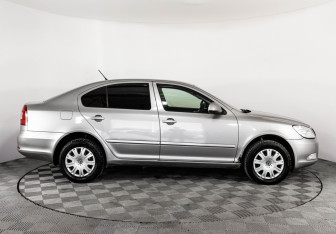 Подержанный автомобиль Skoda Octavia Liftback 2010 года (4 фото)