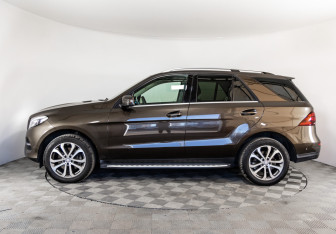 Подержанный автомобиль Mercedes-Benz GLE 2016 года (8 фото)