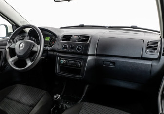 Подержанный автомобиль Skoda Fabia Hatchback 2013 года (9 фото)