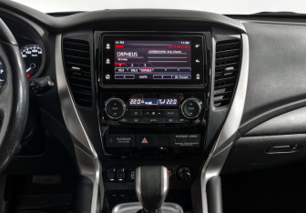 Подержанный автомобиль Mitsubishi Pajero Sport 2019 года (19 фото)