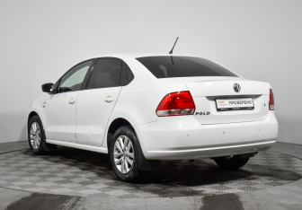 Подержанный автомобиль Volkswagen Polo Sedan 2013 года (7 фото)