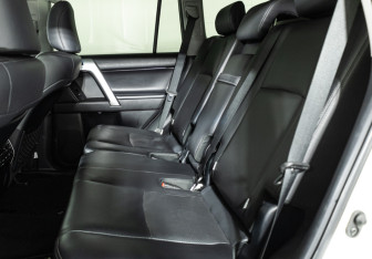 Подержанный автомобиль Toyota Land Cruiser Prado 2017 года (10 фото)