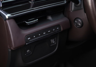 Подержанный автомобиль Cadillac Escalade Suv 2021 года (26 фото)