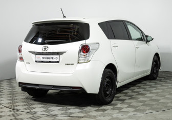 Подержанный автомобиль Toyota Verso 2013 года (5 фото)