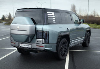 Подержанный автомобиль BYD Yangwang U8 2023 года (8 фото)