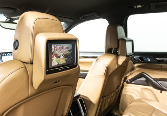 Подержанный автомобиль Porsche Cayenne 2011 года (17 фото)