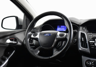 Подержанный автомобиль Ford Focus Hatchback 2012 года (15 фото)
