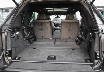 Подержанный автомобиль BMW X7 2021 года (37 фото)