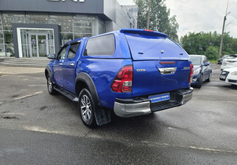 Подержанный автомобиль Toyota Hilux 2016 года (6 фото)