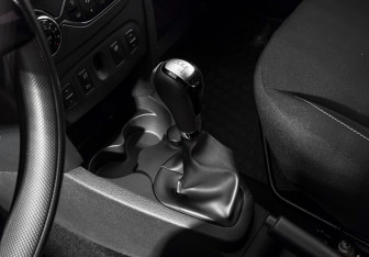 Подержанный автомобиль Renault Sandero 2016 года (11 фото)