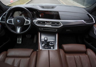 Подержанный автомобиль BMW X6 2022 года (8 фото)
