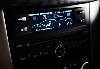 Подержанный автомобиль Chevrolet Captiva 2013 года (19 фото)