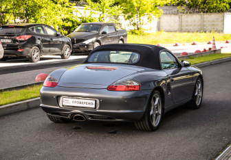 Подержанный автомобиль Porsche Boxster 2004 года (7 фото)