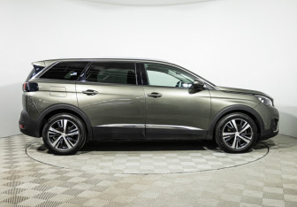 Подержанный автомобиль Peugeot 5008 Suv 2019 года (4 фото)