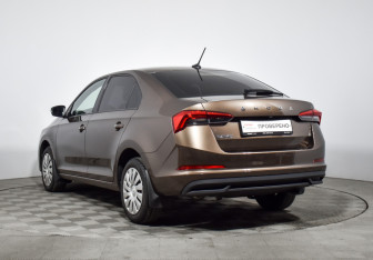 Подержанный автомобиль Skoda Rapid Liftback 2021 года (7 фото)